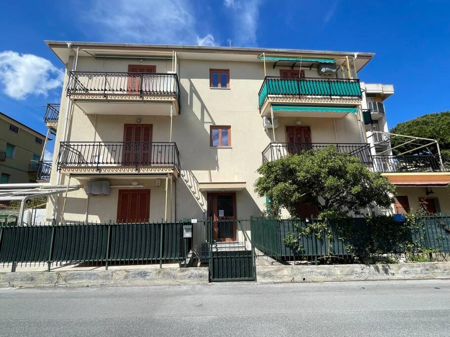Free Parking Casa Con Giardino - Centro Mare A 5 Minuti Apartment ปิเอตราลิกูเร ภายนอก รูปภาพ